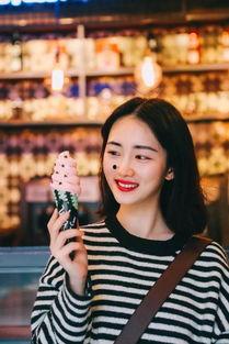 魔都女人吃瓜,揭秘都市女性吃瓜背后的社交现象